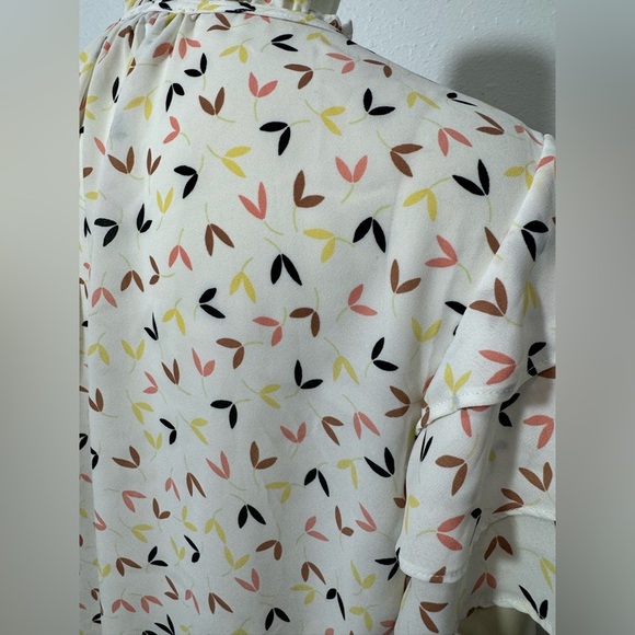 EUC Liz Claiborne Leaf Print Lightweight Blouse - Picture 8 of 11